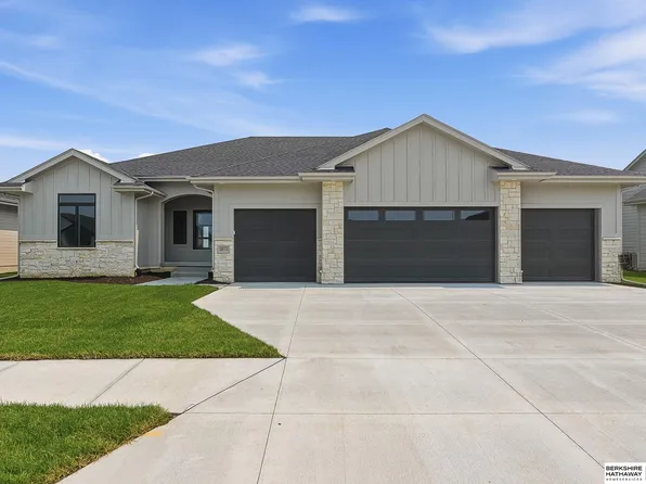 5815 N 198th St, Elkhorn, NE 68022