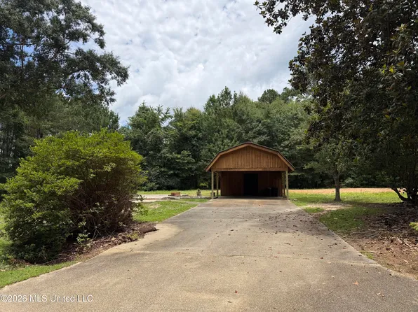 3 Woodland Dr, Lumberton, MS 39455