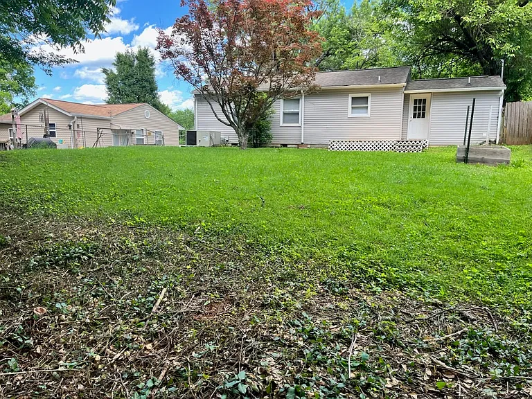 1131 E Red Bud Rd — Photo 12