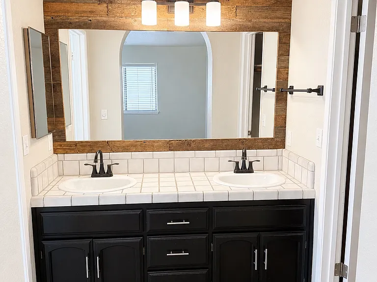 2053 Sheldon Dr — Photo 14