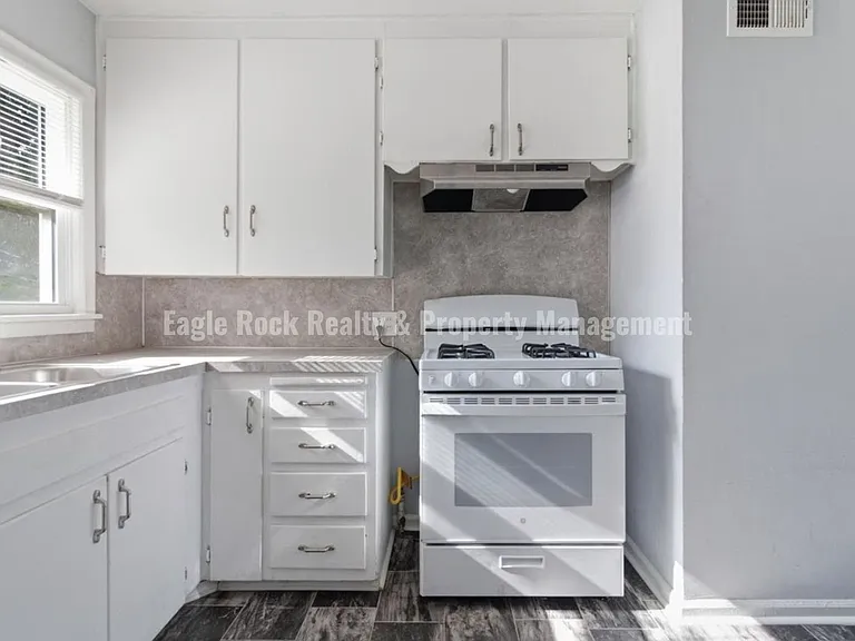 4341 N Iroquois Ave — Photo 8