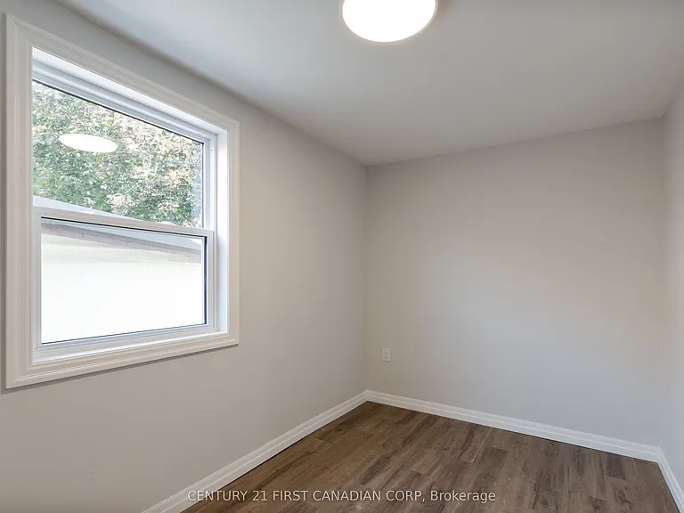 35 Inkerman St #MAIN — Photo 16