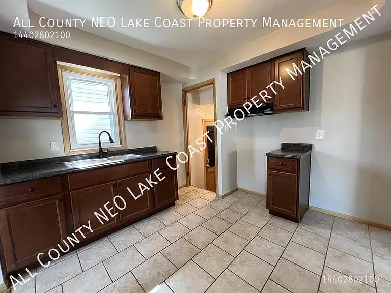 8017 Fernhill Ave — Photo 3