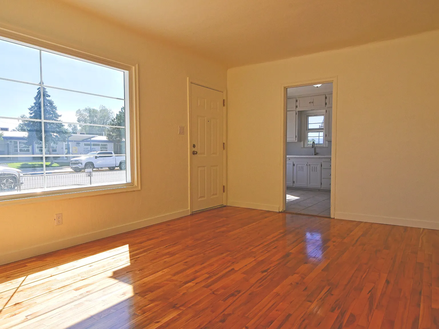 2 bed, 748 sqft, $2,150 — Photo 4