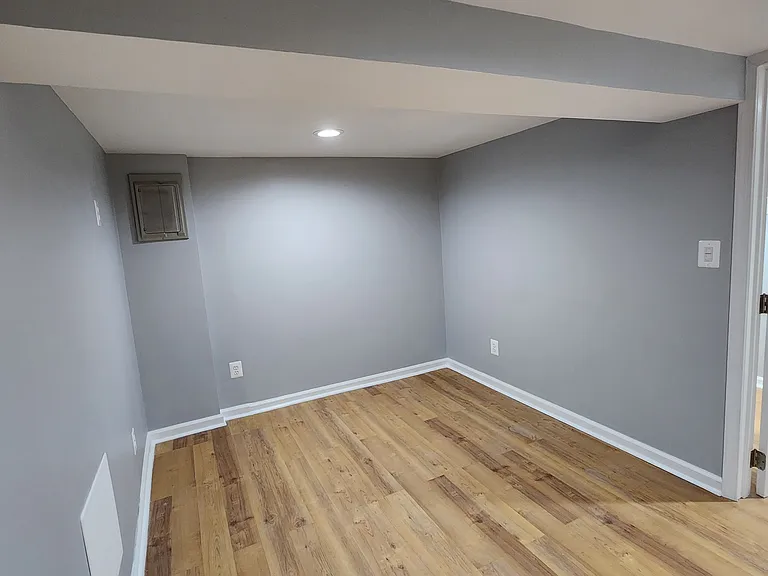 905 Kearny St NE — Photo 50