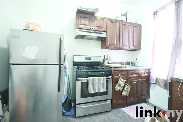 Rented by Link NY Realty | media 3