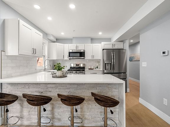 2nd image of 679 Columbia Rd #5