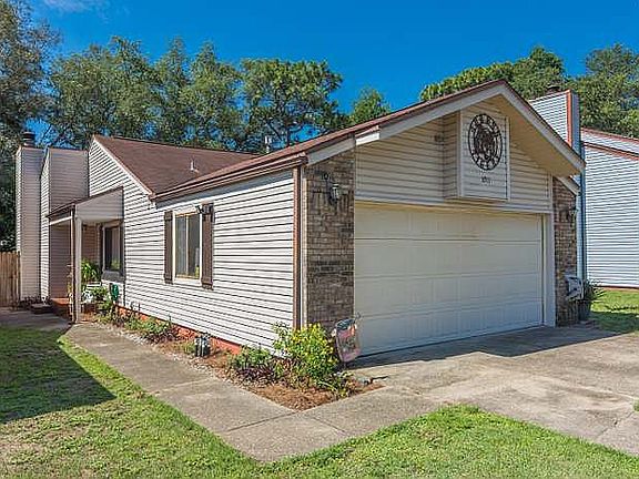 2nd image of 1011 Alderwood Way