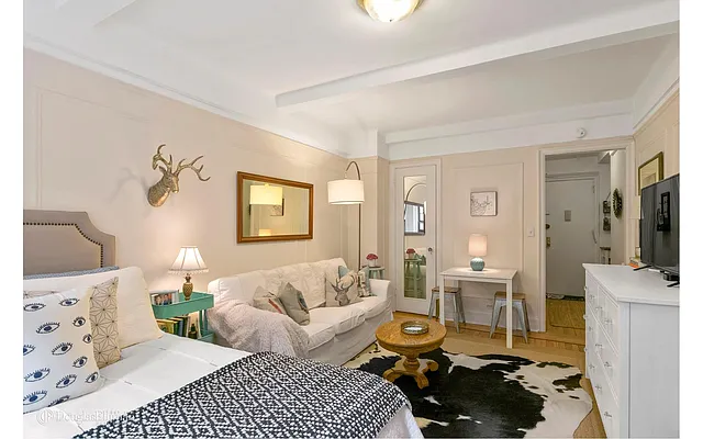 Sold by Douglas Elliman | media 14