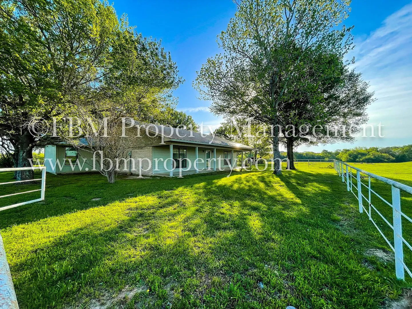8217 SE CR 1020 - Beautiful 3 Bedroom, 2 Bathroom Brick Home in Corsicana, TX! — Photo 3