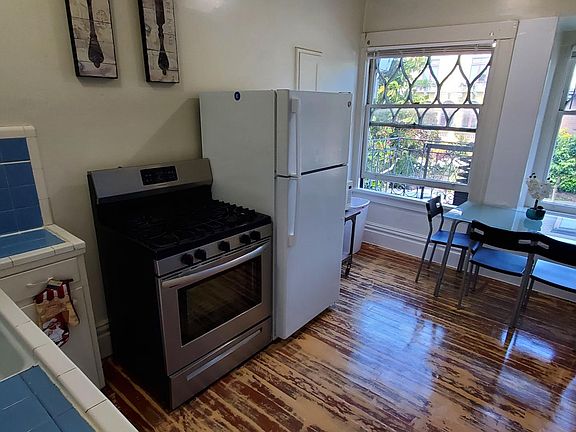 3rd image of 905 Ashbury St APT 3