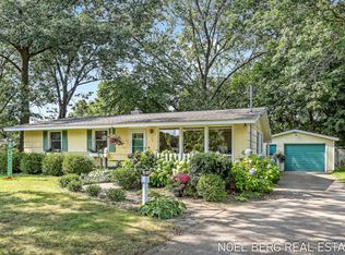 209 Douglas Ct, Spring Lake, MI 49456