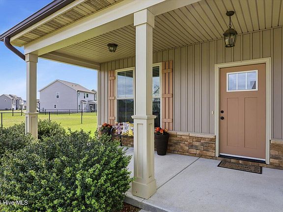 4th image of 102 Weeping Willow Drive