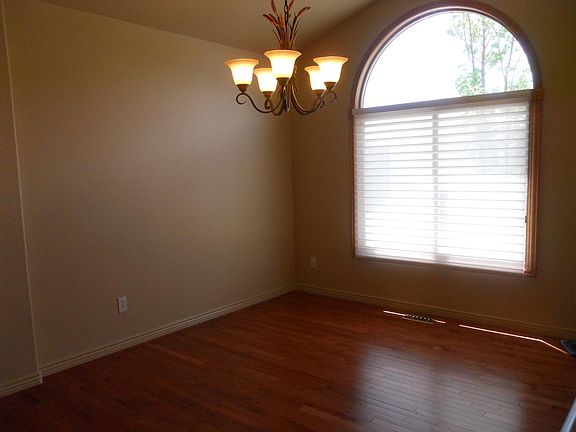 5th image of 142 Luxury Ln