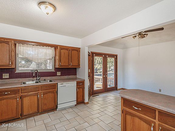4th image of 1702 S Country Club Dr
