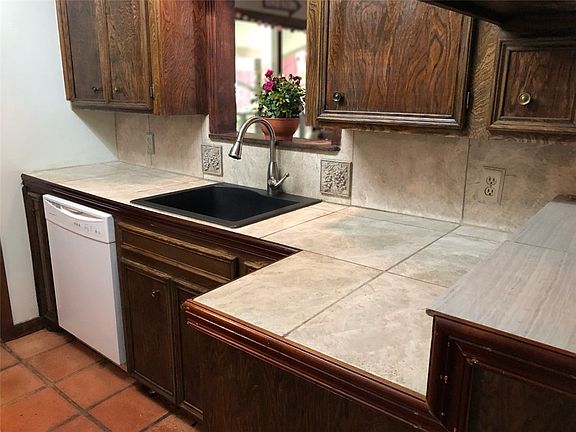 2nd image of 2604 Carnarvon Ln #B