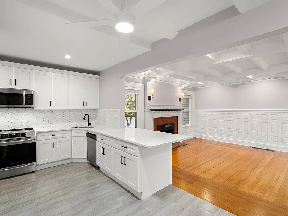 This apartment is under renovation. These pictures show the adjacent apartment, recently completed. Quality and finishes will be consistent.