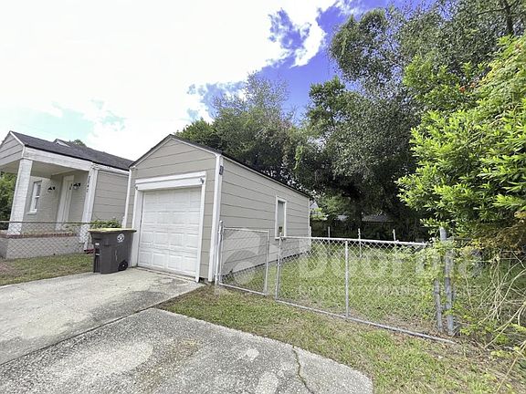 3rd image of 2640 Bayview Rd