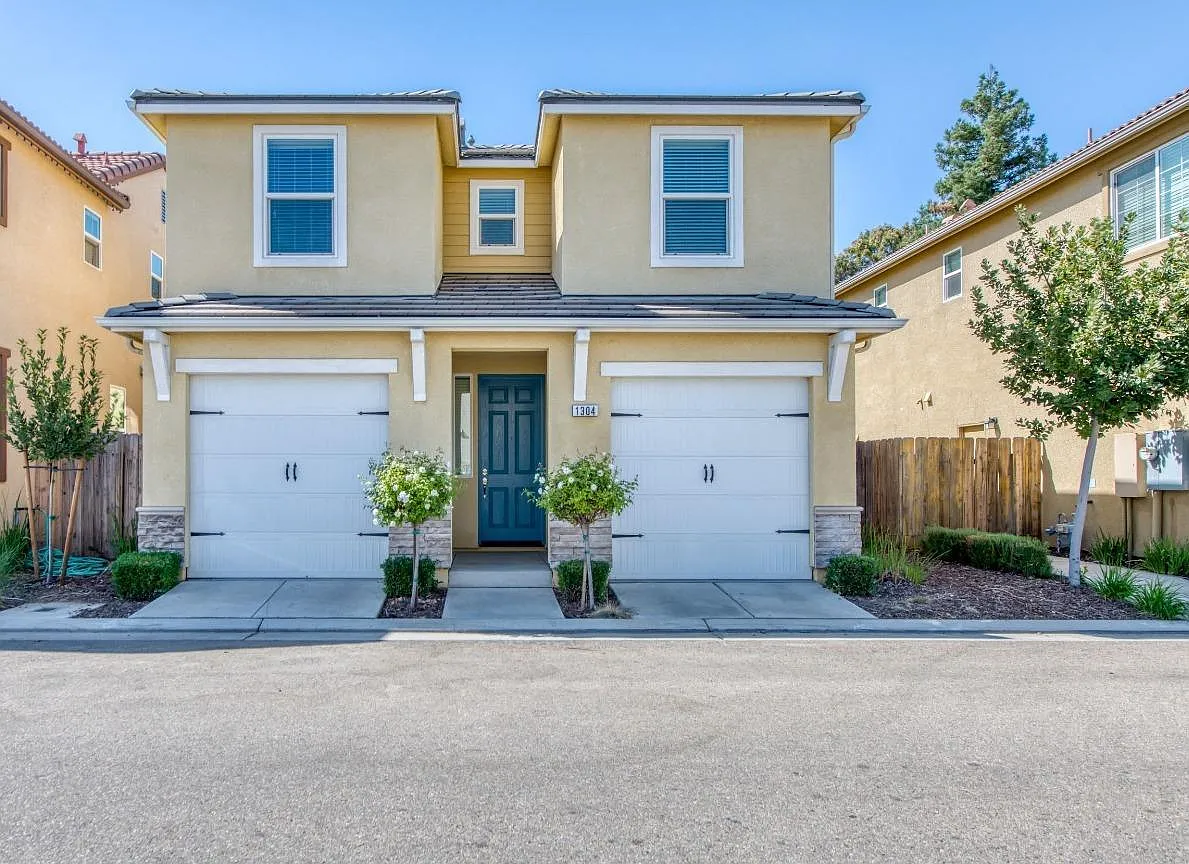 3 bed, 2.5 bath, 1413 sqft, $2,350 — Photo 2