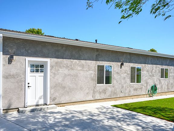 3rd image of 2576 Avenida De Las Plantas #B