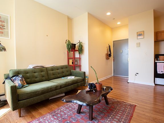 2nd image of 248 Hancock St #5RR