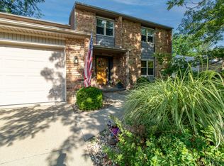 1210 Kim Dr, Bloomington, IL