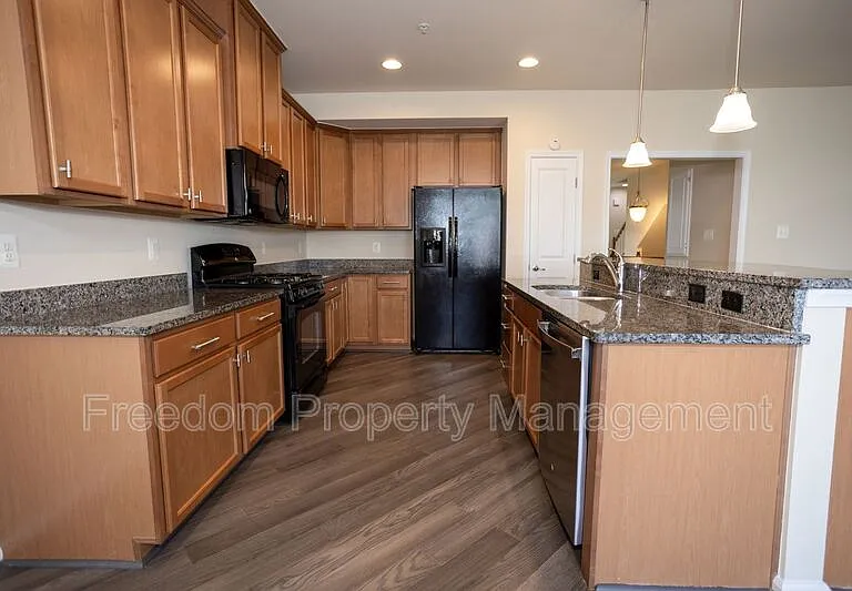 7408 Brunson Cir — Photo 17