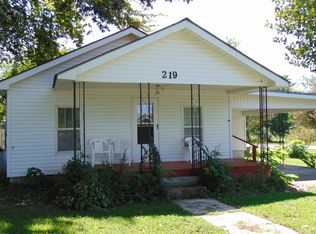 219 W Center St, Cave City, AR 72521