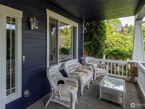 3rd image of 418 103rd Avenue NE