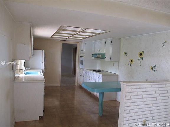 4th image of 5665 NE 21st Ave