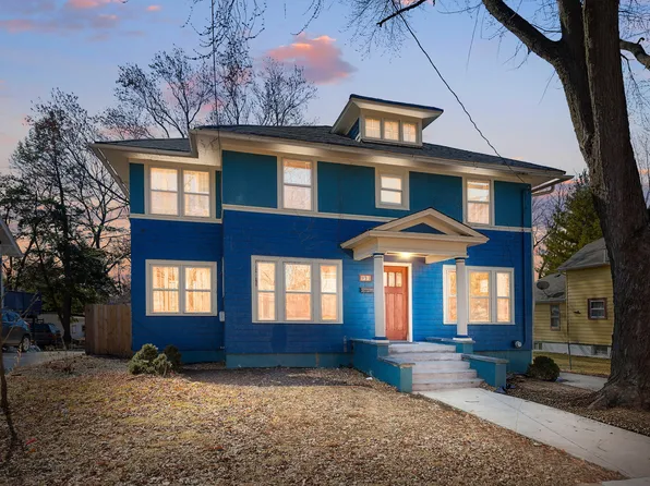 371 North St, Elgin, IL 60120