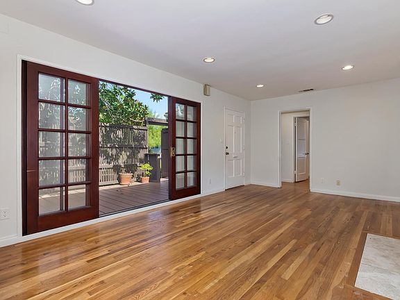 4th image of 10810 Esther Ave