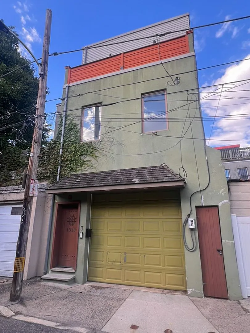 South Philadelphia Home With Parking! — Photo 2