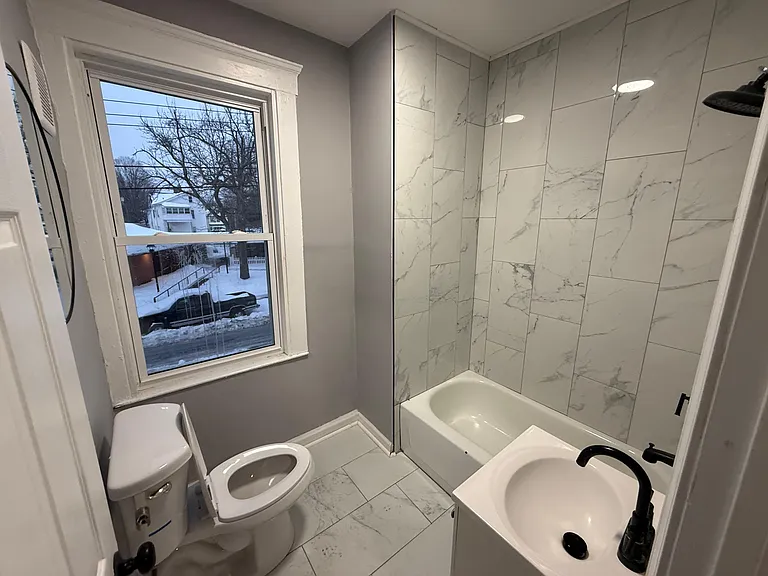 50 Daisy St #2 — Photo 4