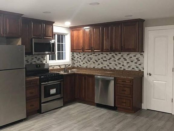 3rd image of 122 Sedgwick Ave