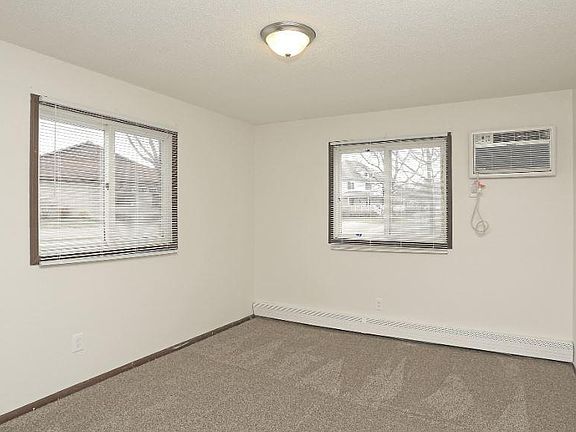 3rd image of 205 12th Ave NW #104