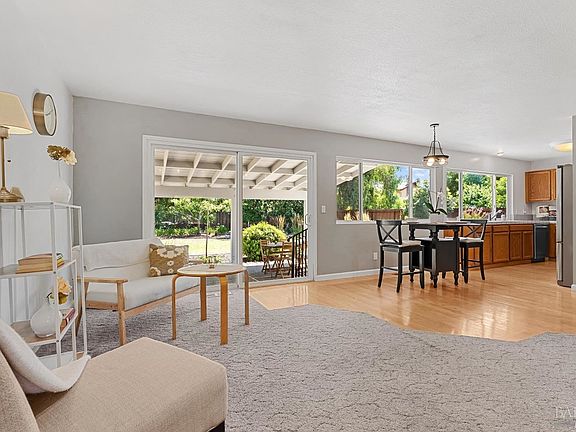 4th image of 4244 Brookshire Cir