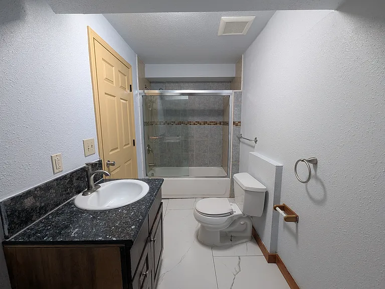 5819 Bayview Ave #IN LAW — Photo 17