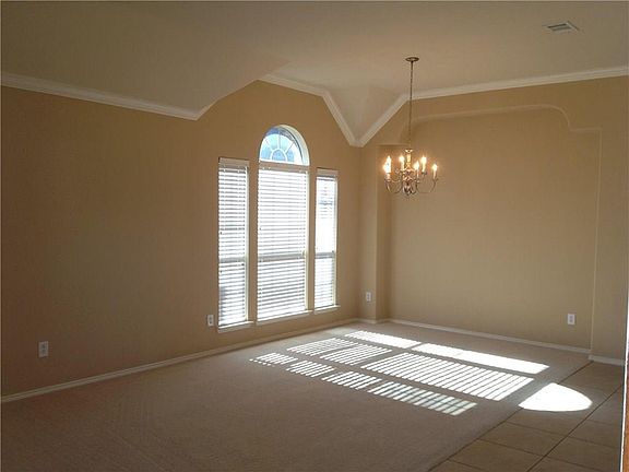 3rd image of 817 Magnolia Trl