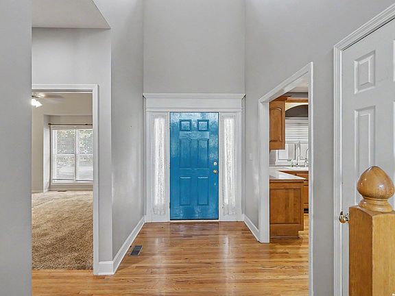 3rd image of 912 Summerfield Ct