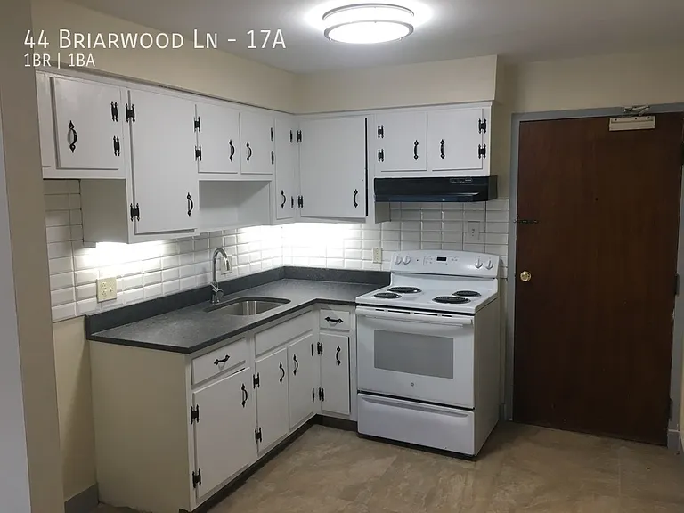 44 Briarwood Ln #17A — Photo 16