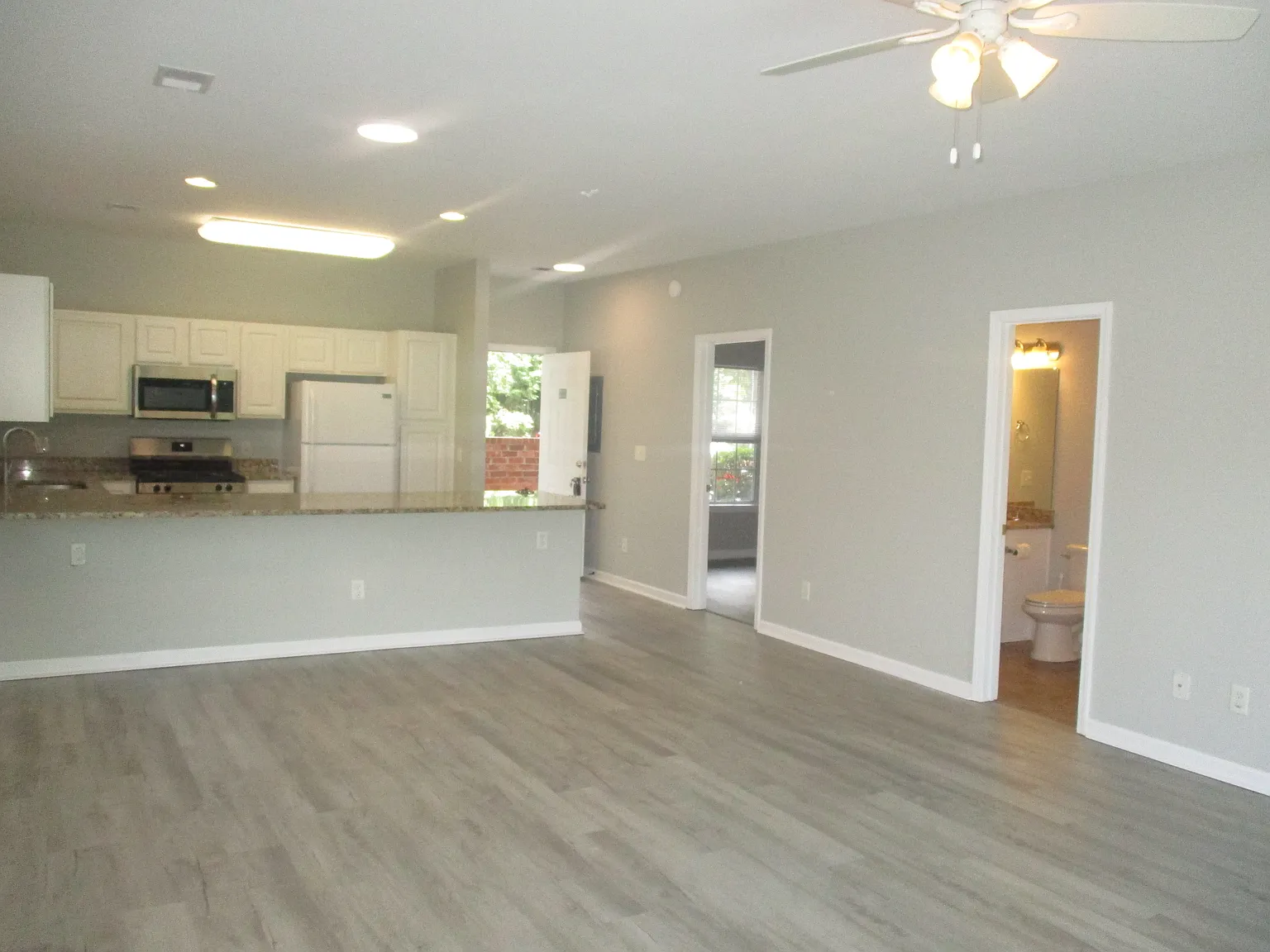 2 bed, 1000 sqft, $1,500 — Photo 4