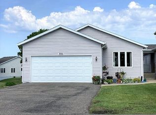 308 Scenic Cir, Winsted, MN 55395