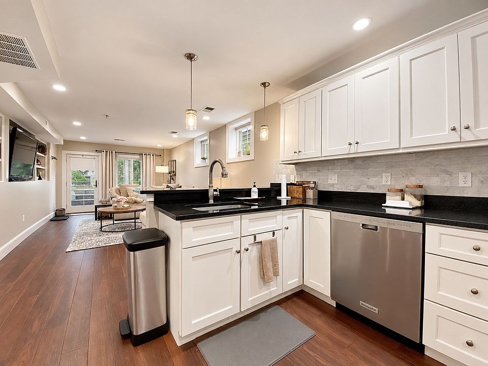 1st image of 726 E 3rd St #1