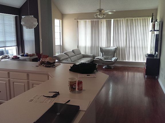 3rd image of 929 Brentwood Dr