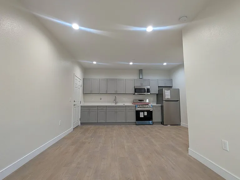 14411 Vanowen St #212 — Photo 3