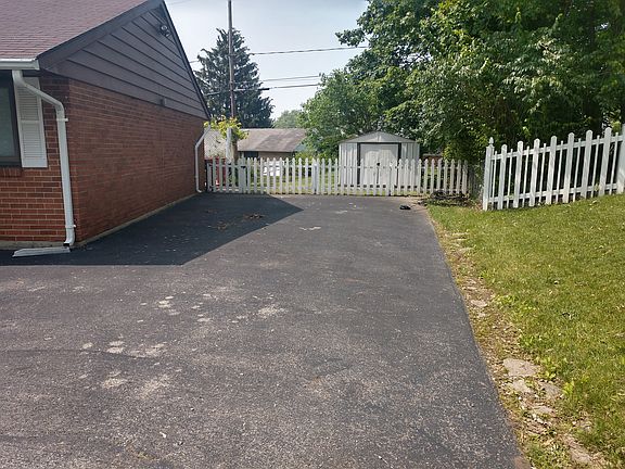 3rd image of 5727 Moorefield Dr