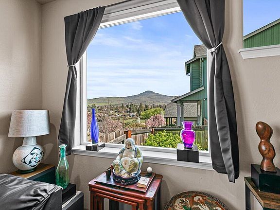 5th image of 2264 College Way