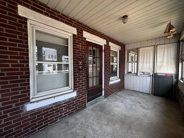 930 McDowell Ave — Photo 2