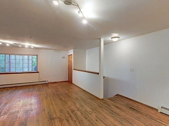 4th image of 10 Bedford Pl #2
